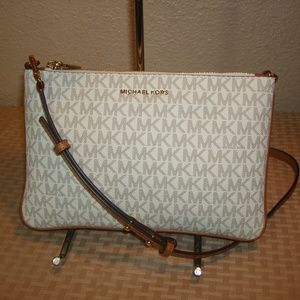 Michael Kors Jet Set Travel Double Gusseted Bag